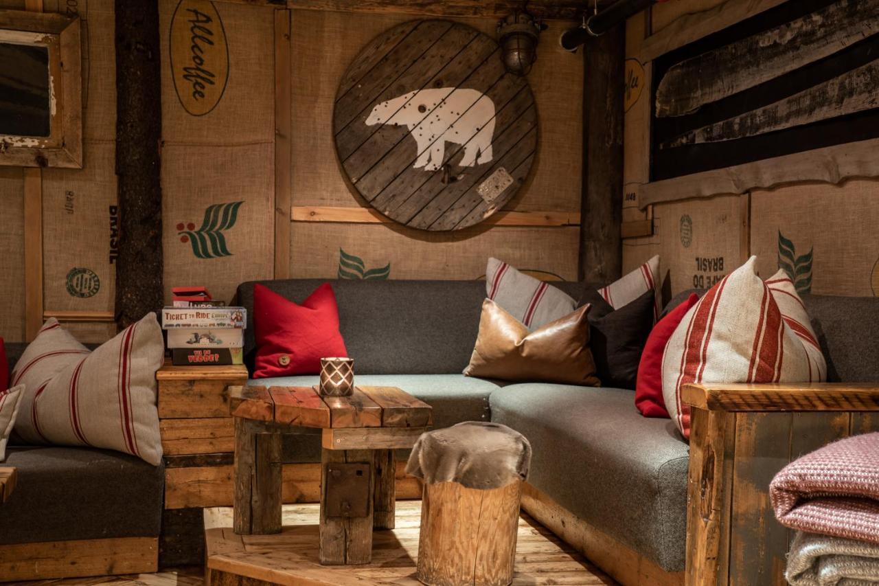 Basecamp Hotel Longyearbyen Esterno foto