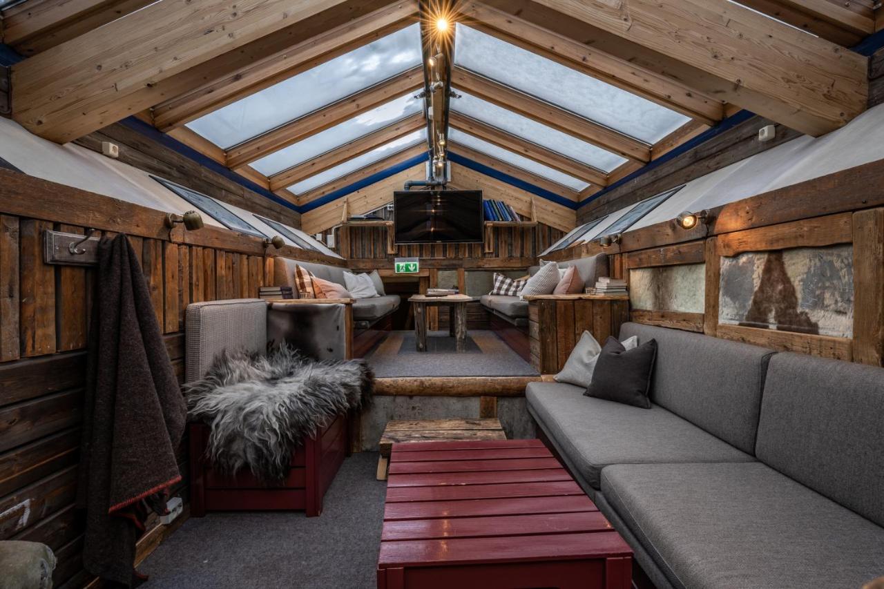 Basecamp Hotel Longyearbyen Esterno foto