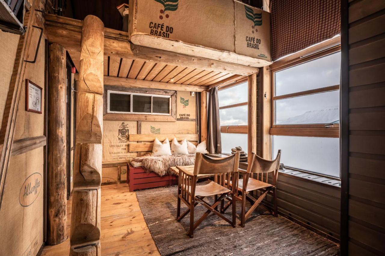 Basecamp Hotel Longyearbyen Esterno foto
