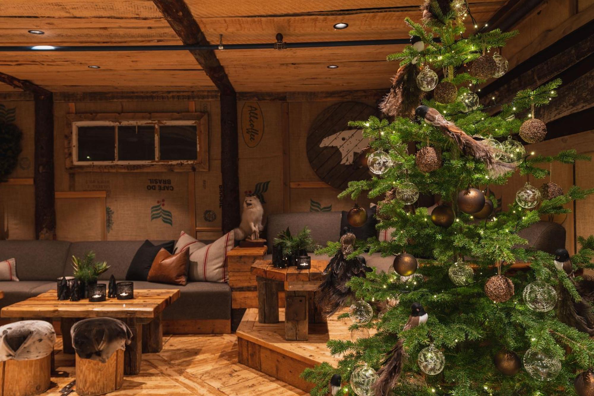 Basecamp Hotel Longyearbyen Esterno foto