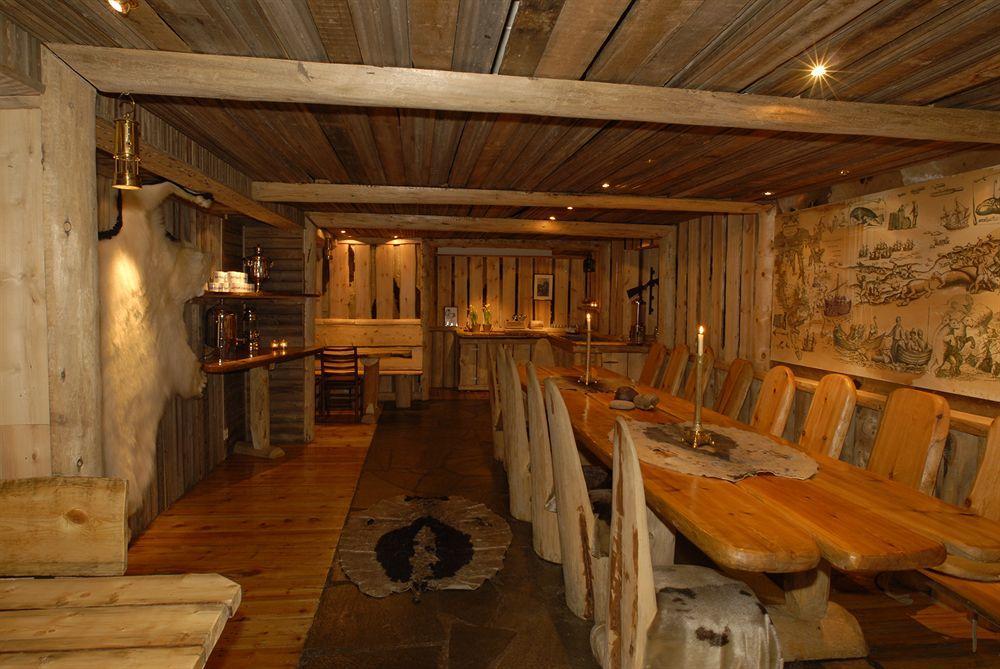 Basecamp Hotel Longyearbyen Esterno foto