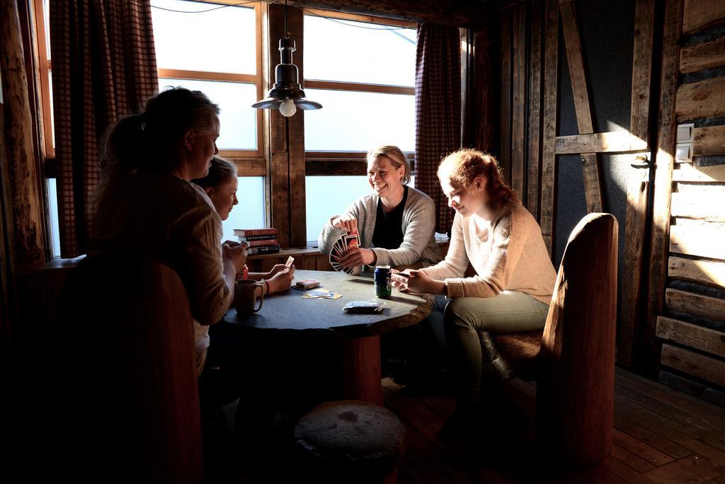 Basecamp Hotel Longyearbyen Esterno foto