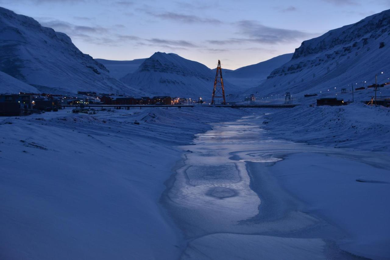 Basecamp Hotel Longyearbyen Esterno foto