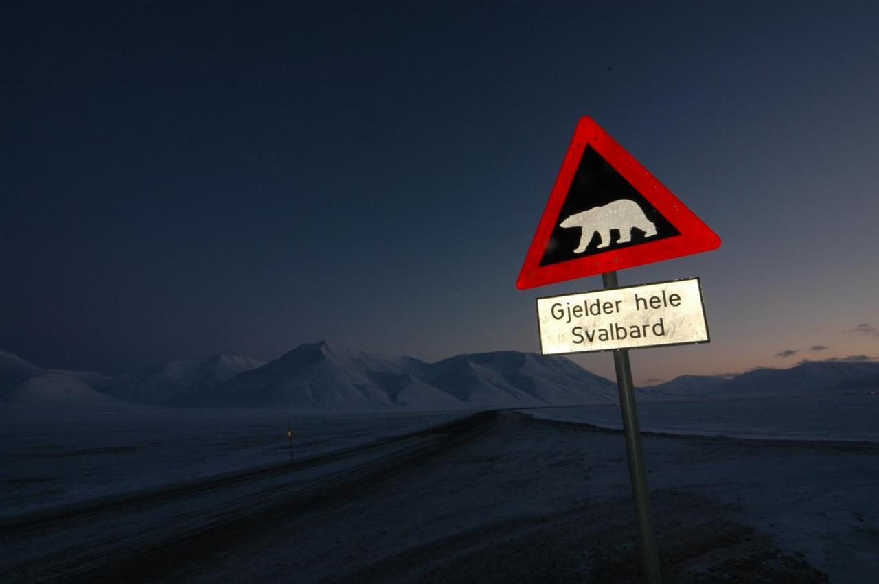 Basecamp Hotel Longyearbyen Esterno foto